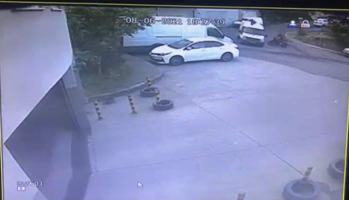 Kağıthane’de minibüs şoförü, motosiklet sürücüsünü murç ile darbetti