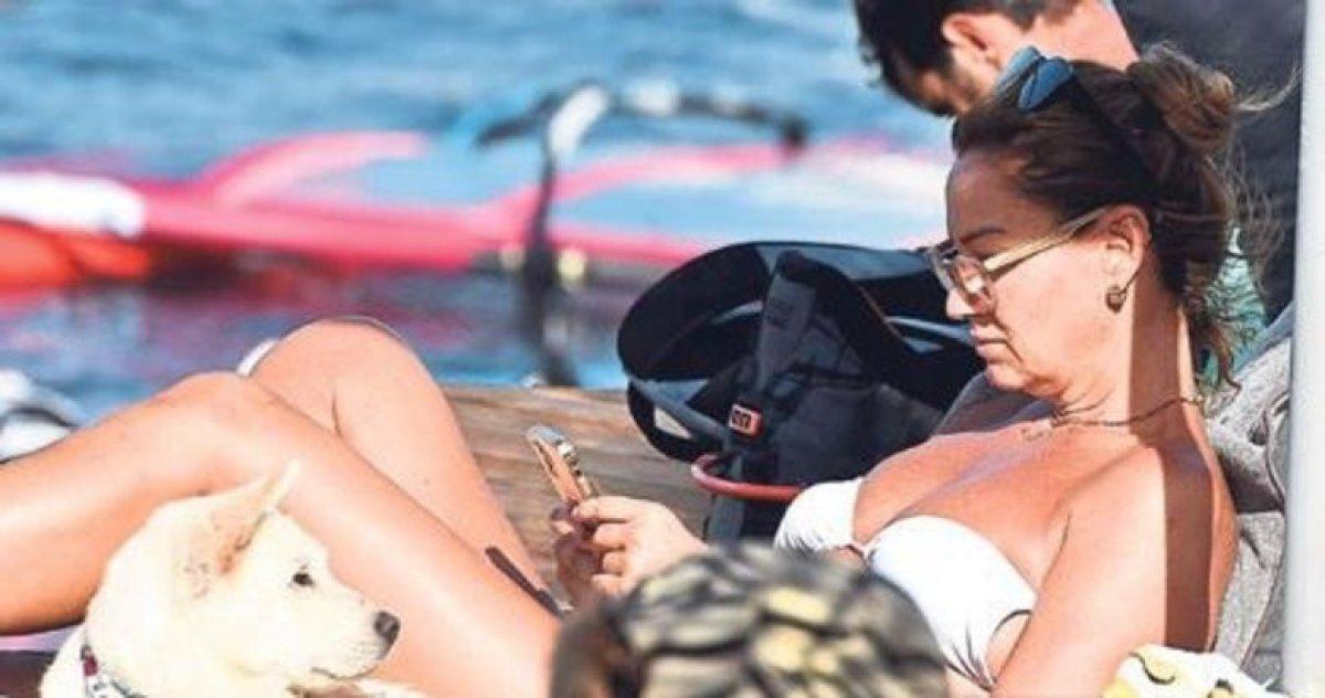 Pınar Altuğ kızıyla Alaçatı'da