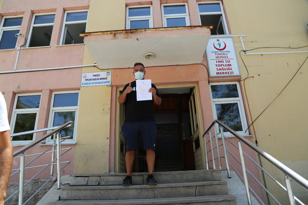 Almanya’da randevu alamayan vatandaş, Tunceli’de aşı yaptırdı