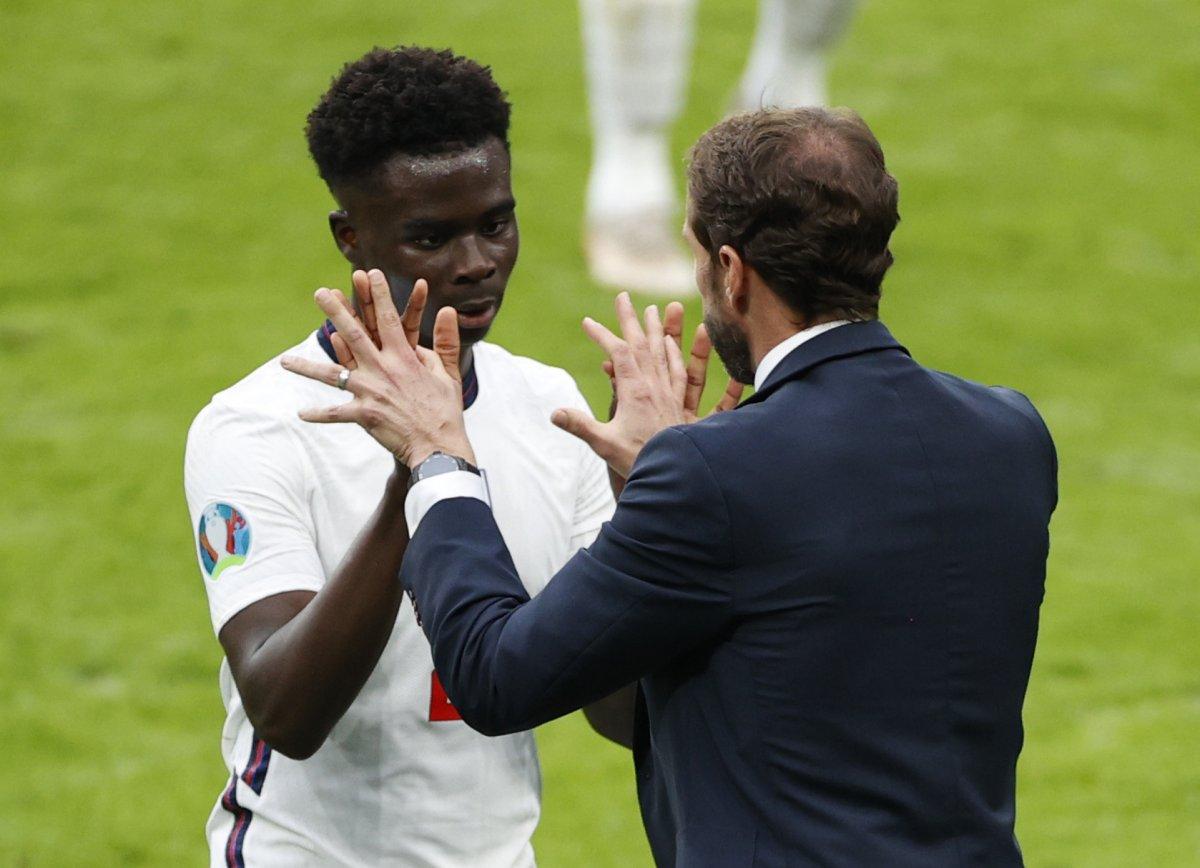 İngiltere, Almanya'yı 2 golle geçti