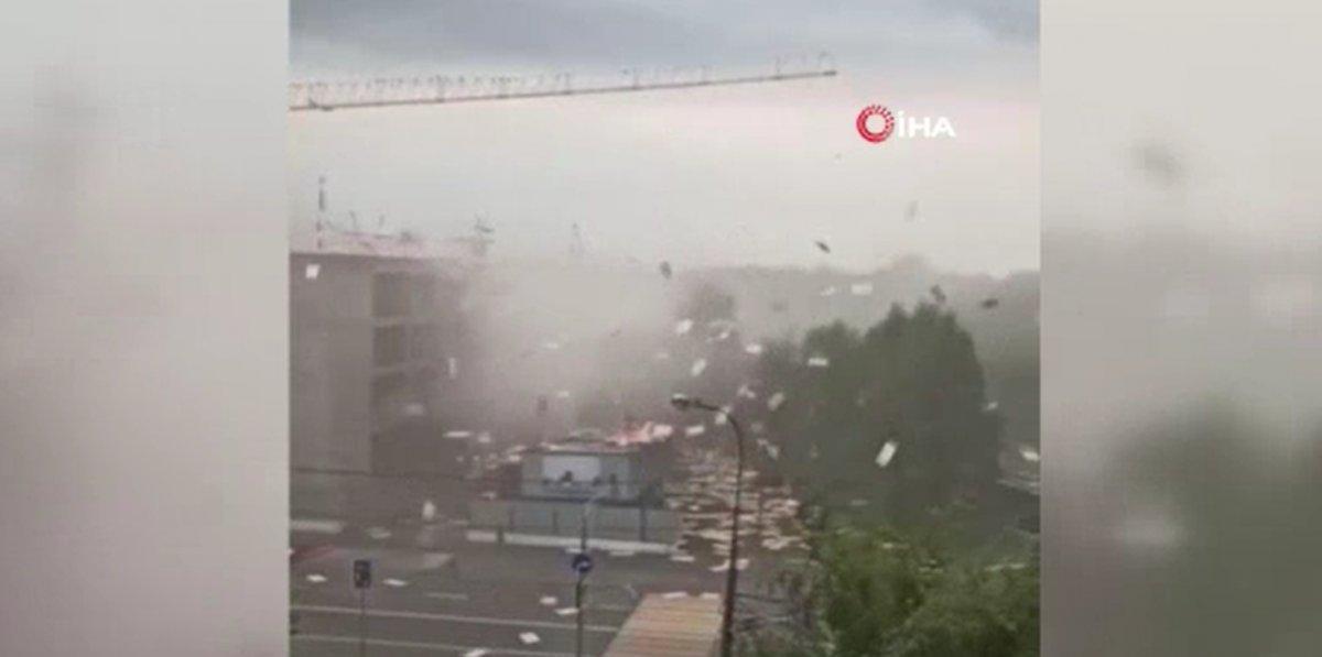 Moskova’da şiddetli yağış ve fırtına hayatı felç etti