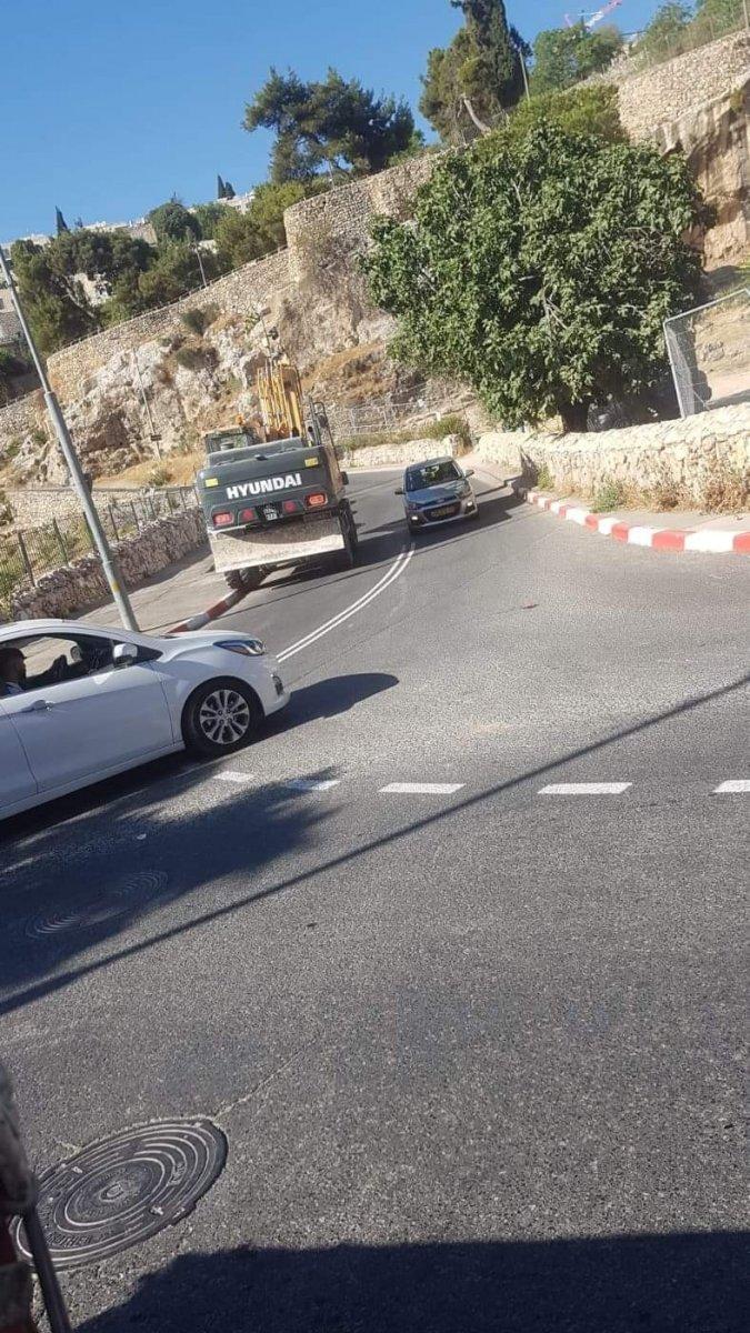 İsrail güçleri, Filistinlilerin dükkanlarını yıktı