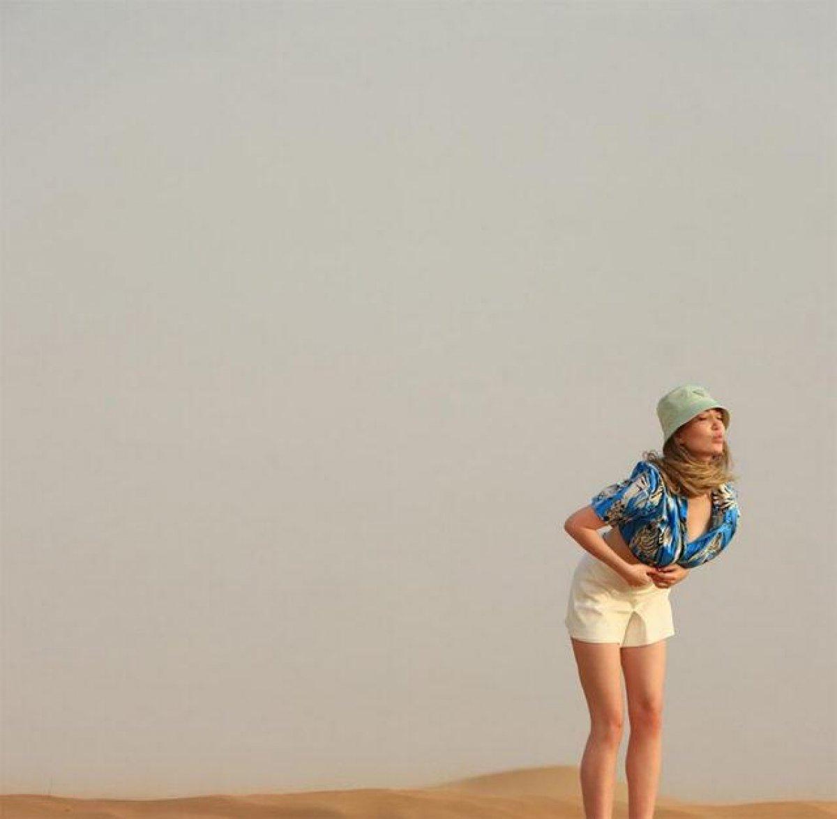 Yasmin Erbil, leopar desenli bikinisiyle poz verdi