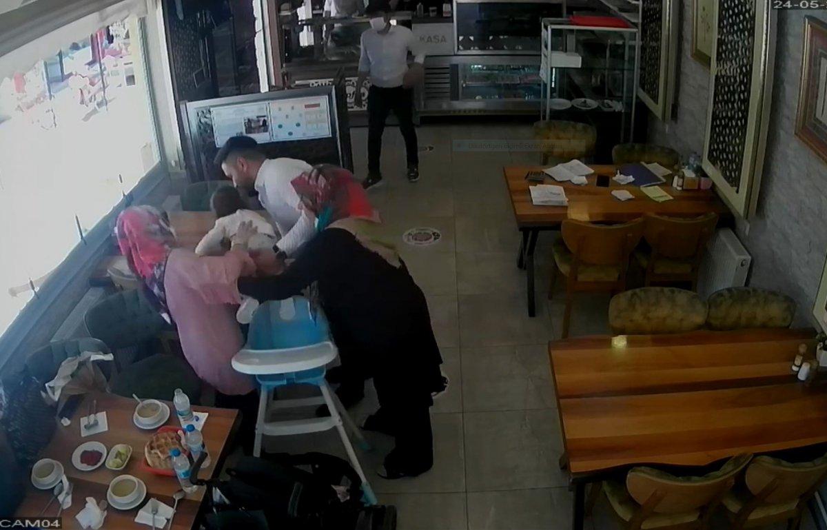 Aksaray’da 2 yaşındaki çocuğu, Heimlich manevrası kurtardı