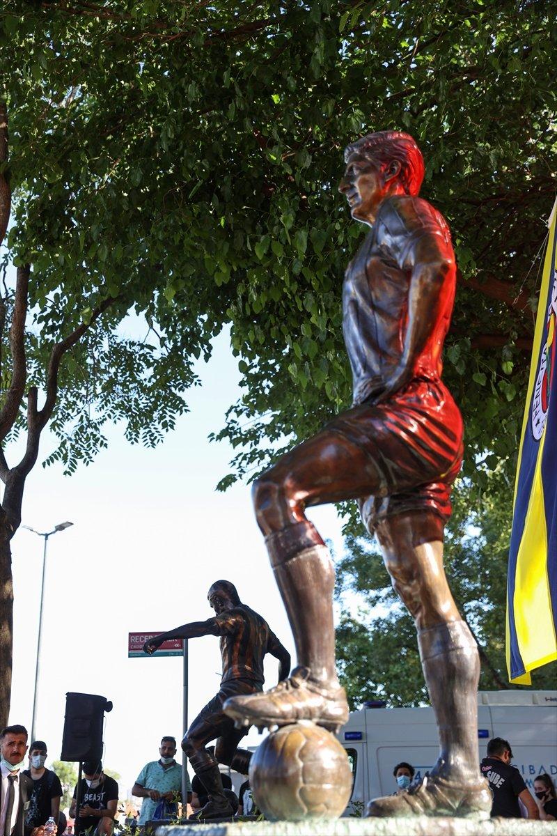 Kadıköy'de Can Bartu'nun heykeli dikildi