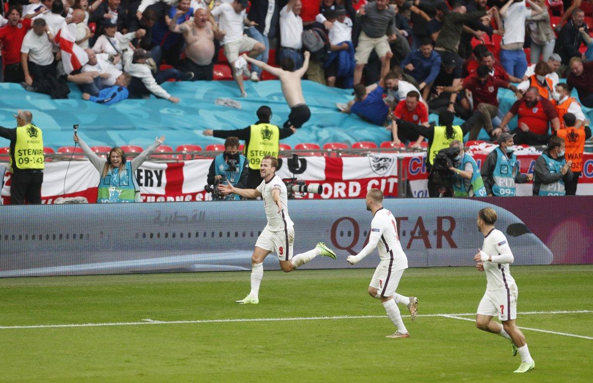 İngiltere, Almanya'yı 2 golle geçti