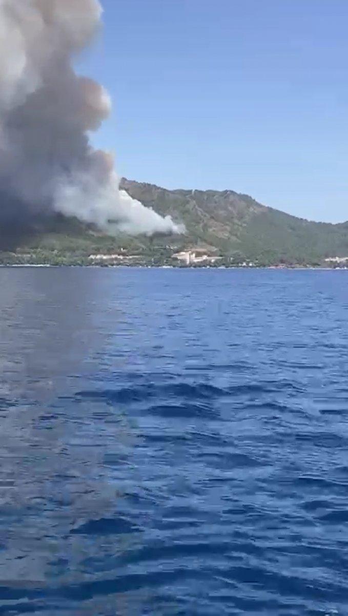 Marmaris'teki orman yangınını İHA tespit etti
