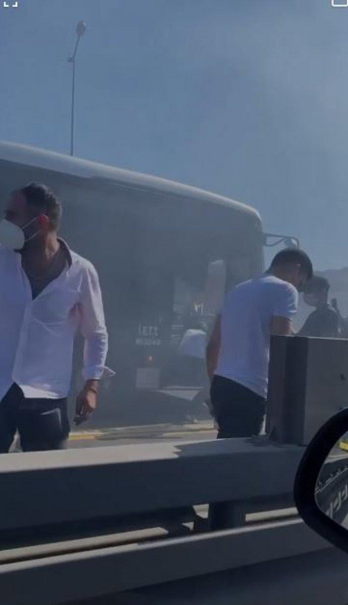 Beylikdüzü'nde, metrobüste yangın paniği