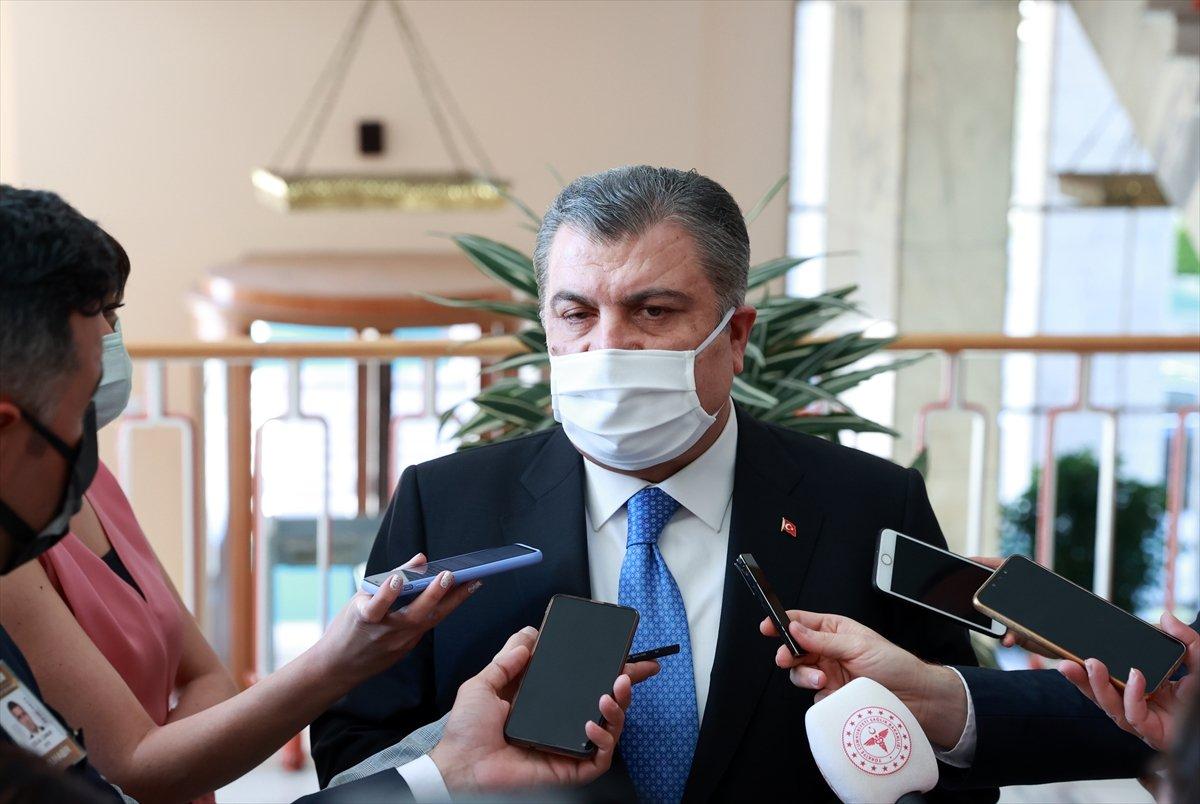 Fahrettin Koca: Spor müsabakaları tedbirlere göre seyircili oynanabilecek