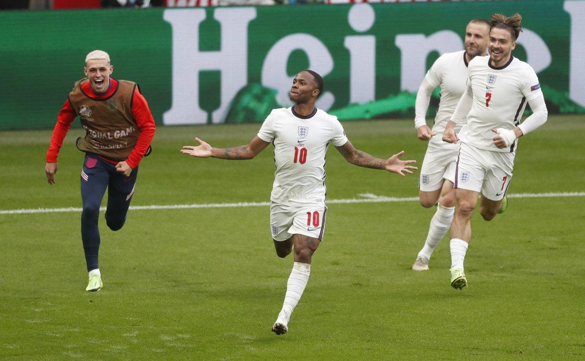 İngiltere, Almanya'yı 2 golle geçti