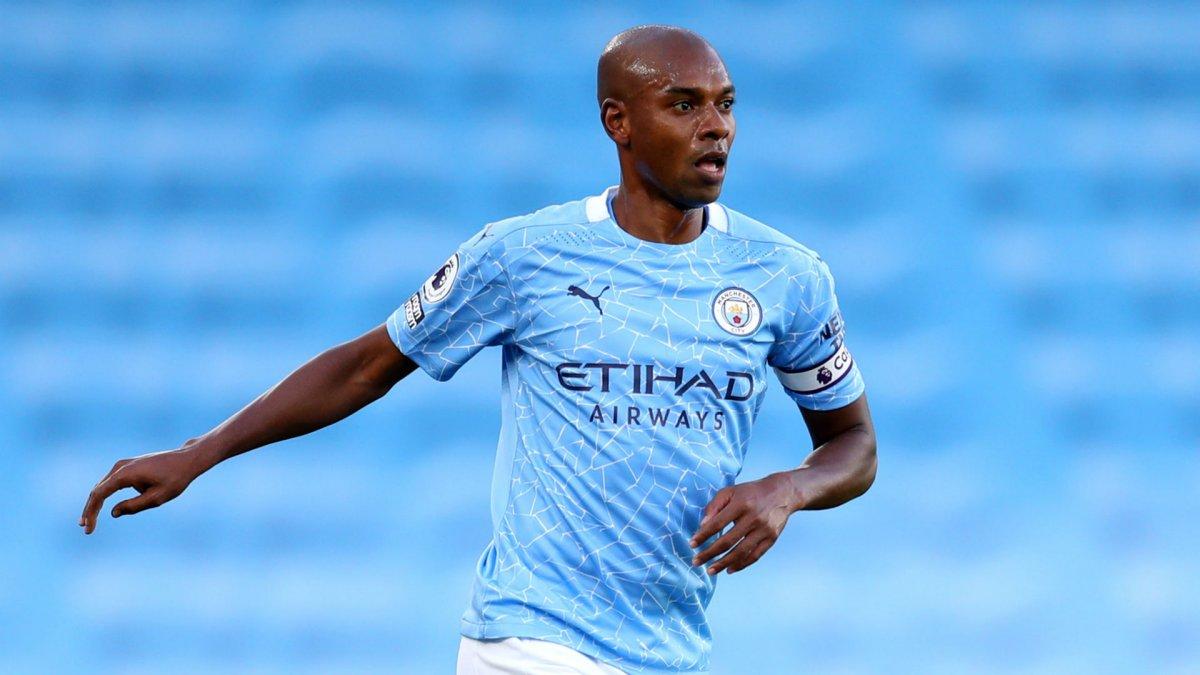 Fernandinho 1 yıl daha City'de