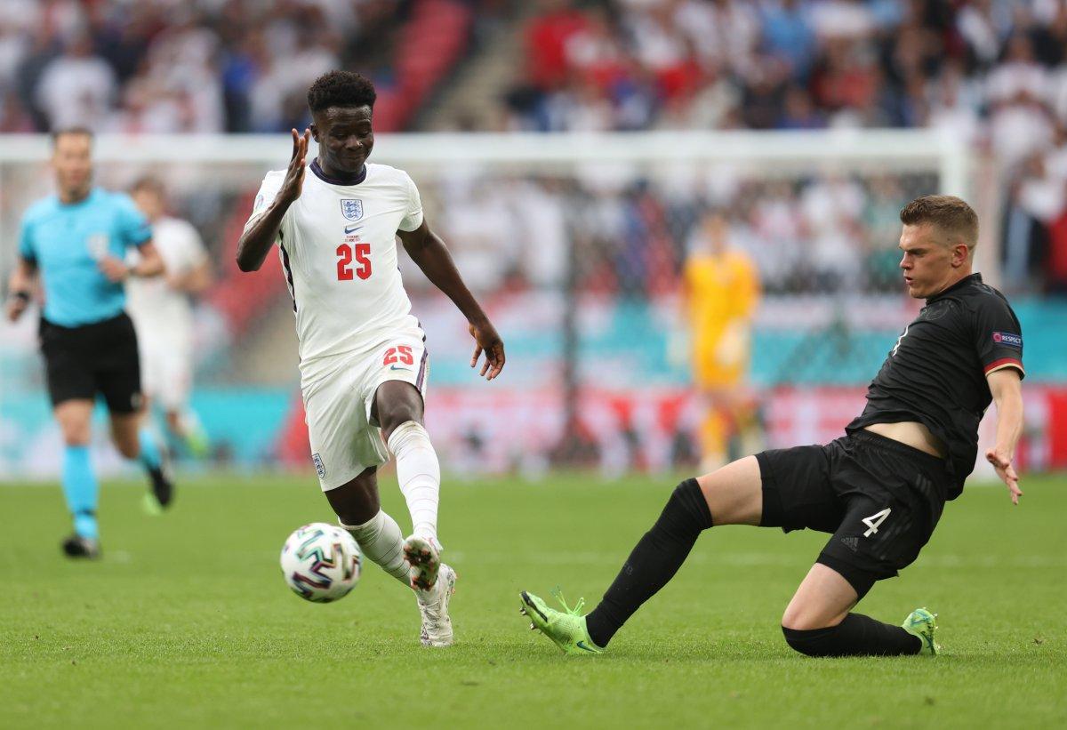 İngiltere, Almanya'yı 2 golle geçti