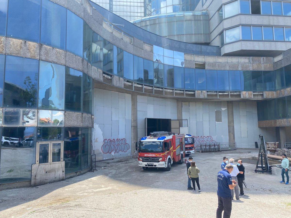 Ankara'da 35 katlı binada yangın çıktı