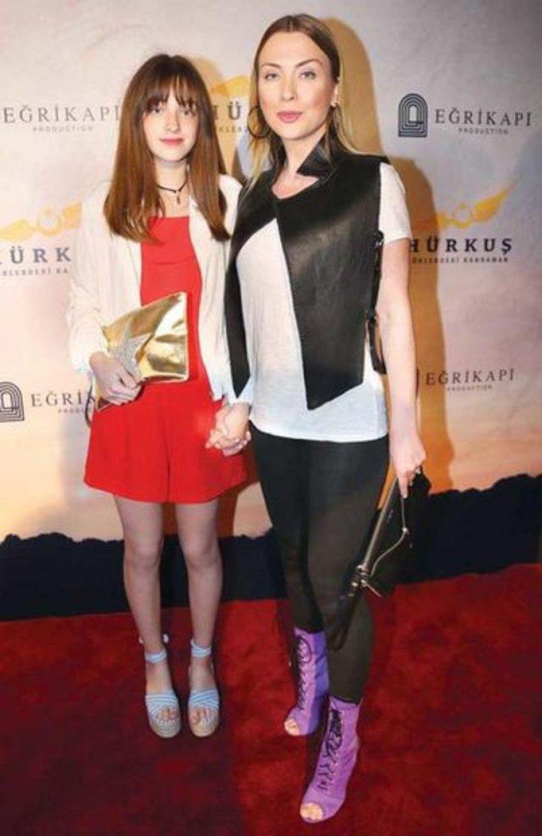 Arzu Yanardağ'ın kızı modellik yaptı