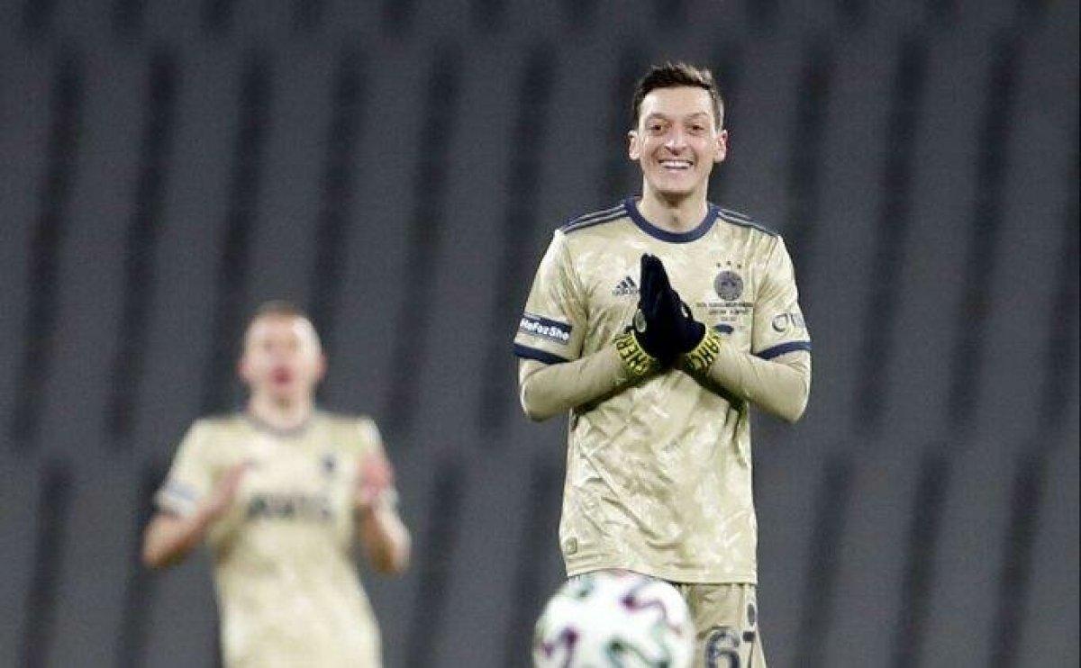 Mesut Özil: Taraftarın şampiyonluk beklentisini karşılayacağız