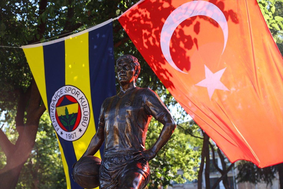 Kadıköy'de Can Bartu'nun heykeli dikildi