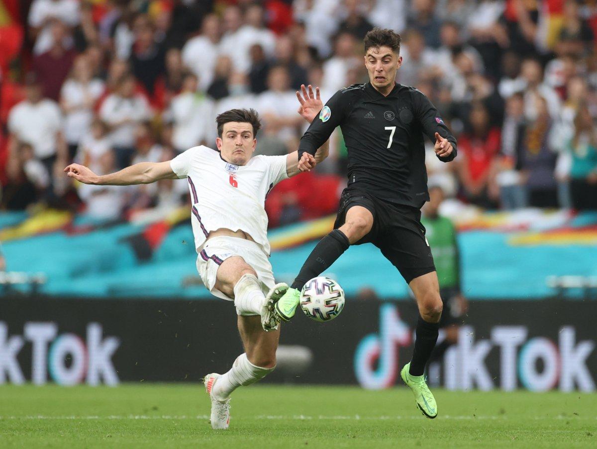 İngiltere, Almanya'yı 2 golle geçti