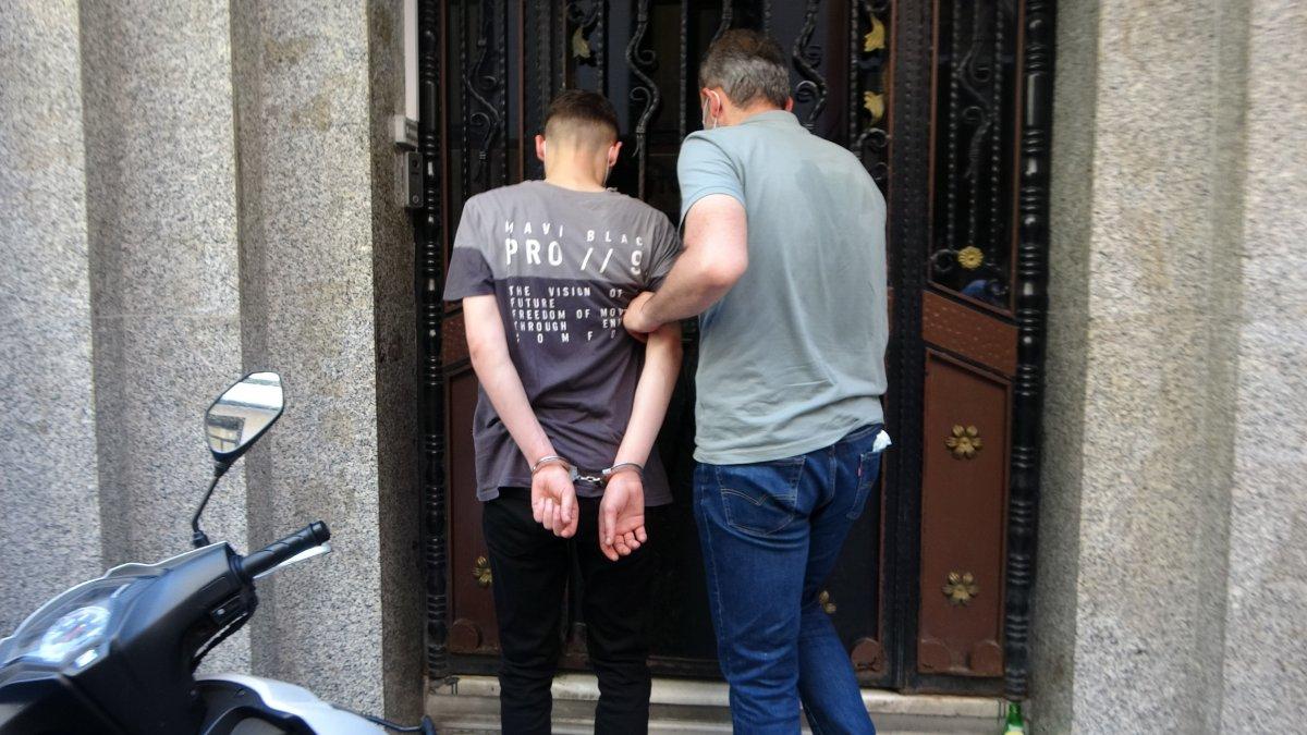 Taksim’deki otelde soygun: 200 bin TL’lik zarar verdiler