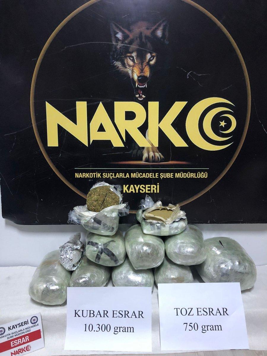 Kayseri’de kargo aracına uyuşturucu operasyonu