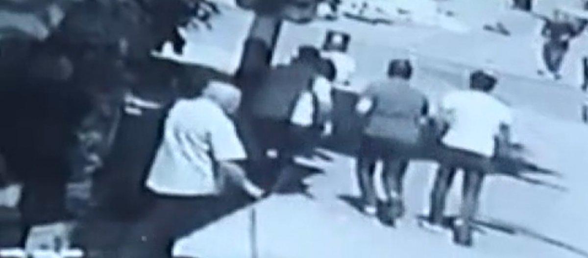 Sultangazi’de sokak ortasında silahlı kavga