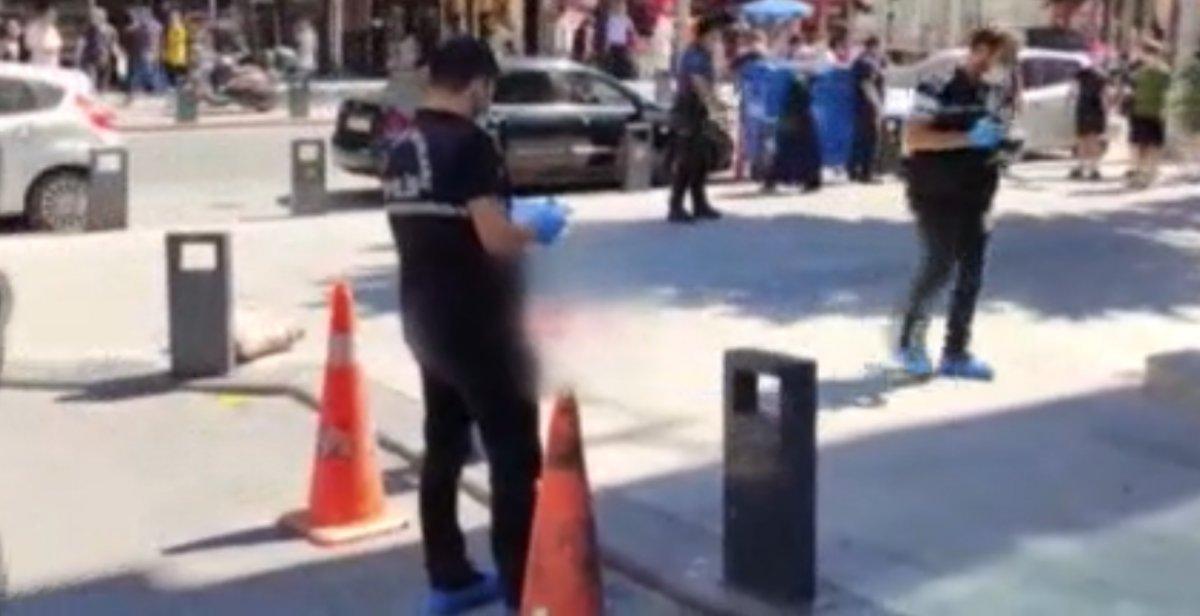 Sultangazi’de sokak ortasında silahlı kavga