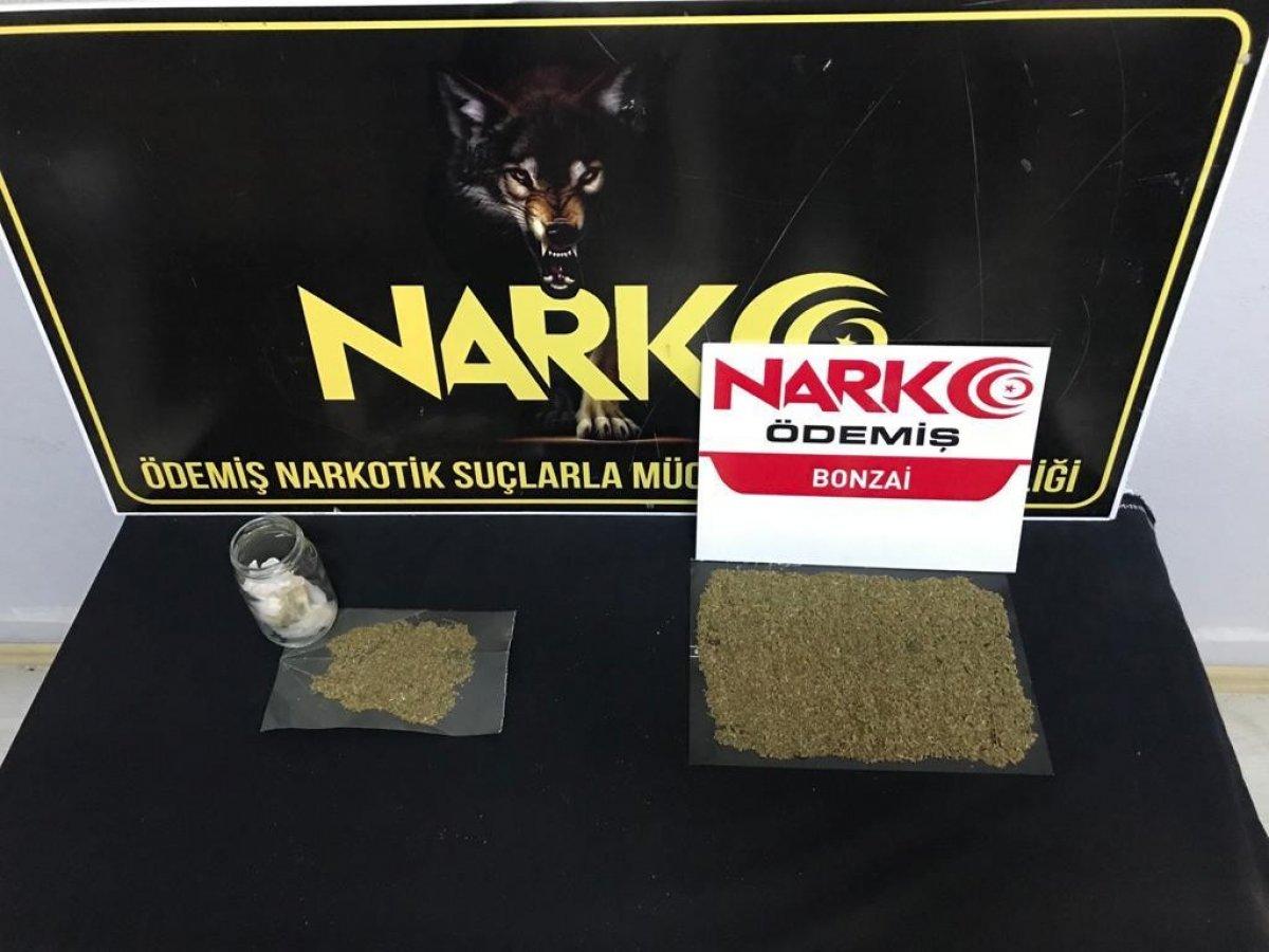 İzmir'de uyuşturucuyu sakladıkları yer polisi bile şaşırttı