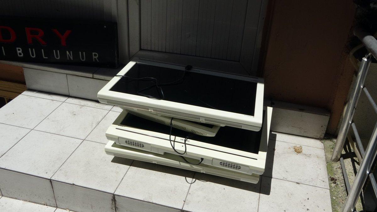 Taksim’deki otelde soygun: 200 bin TL’lik zarar verdiler