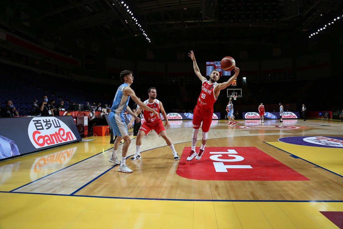 12 Dev Adam, Uruguay'ı yendi