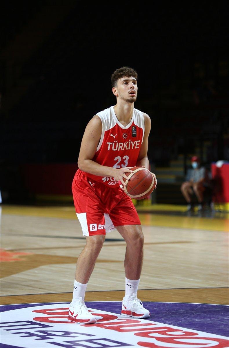 12 Dev Adam, Uruguay'ı yendi