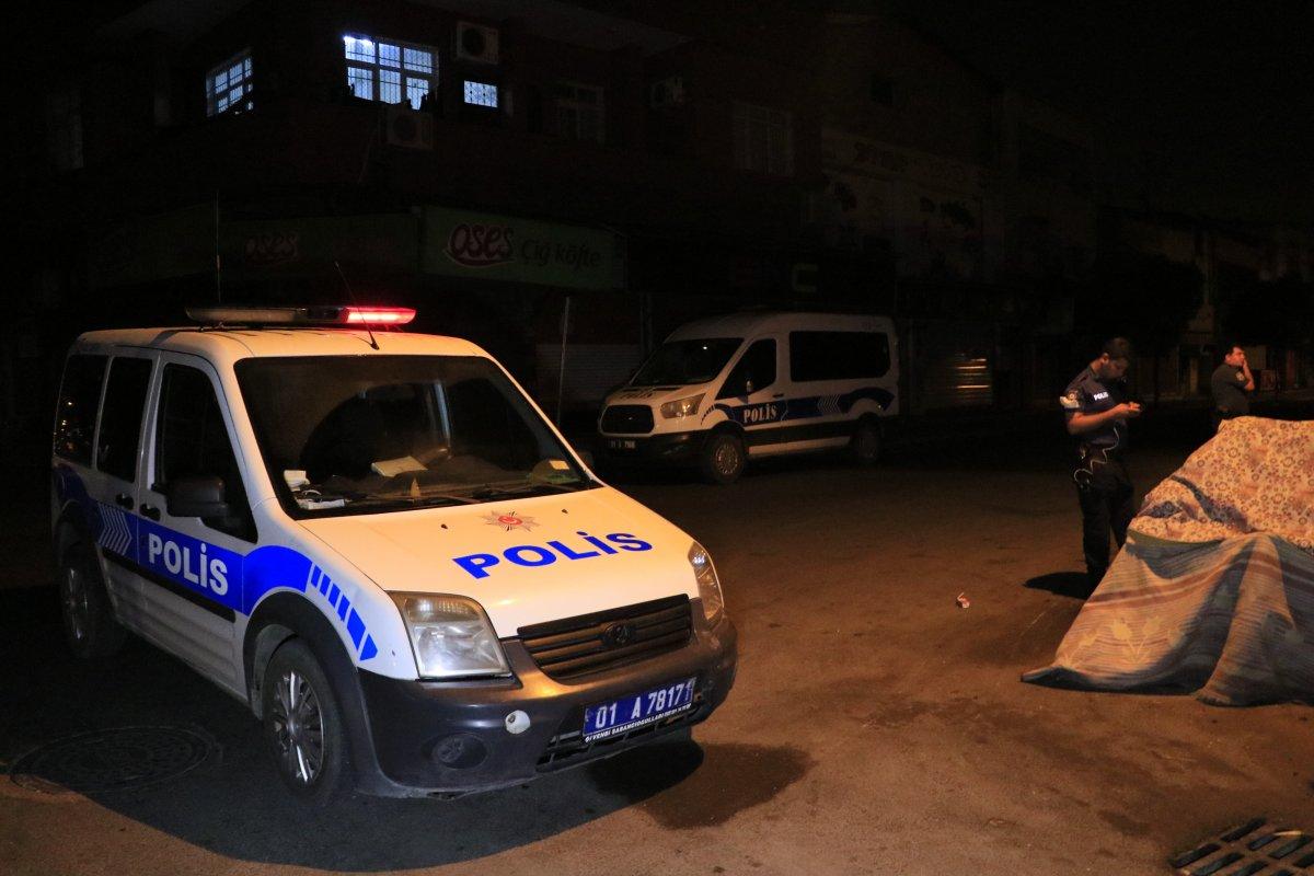 Adana’da yol kenarında karpuz satan şahıs, silahlı saldırıya uğradı