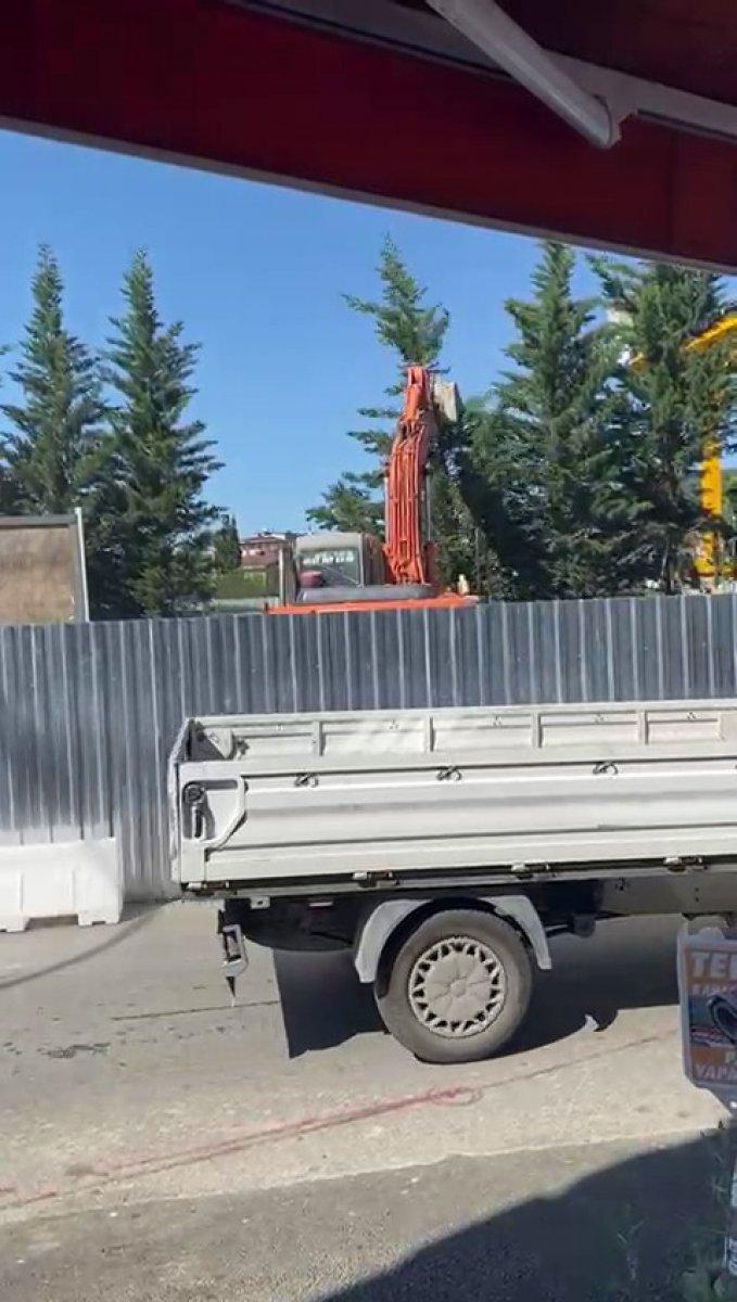 İBB'den Üsküdar-Sultanbeyli metro hattında ağaç katliamı