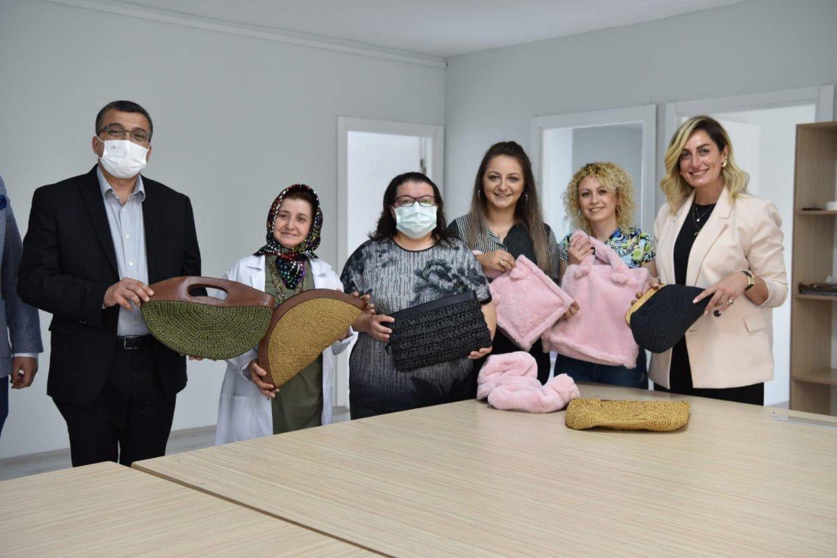 Çan'lı kadınlar çanta üretiyor