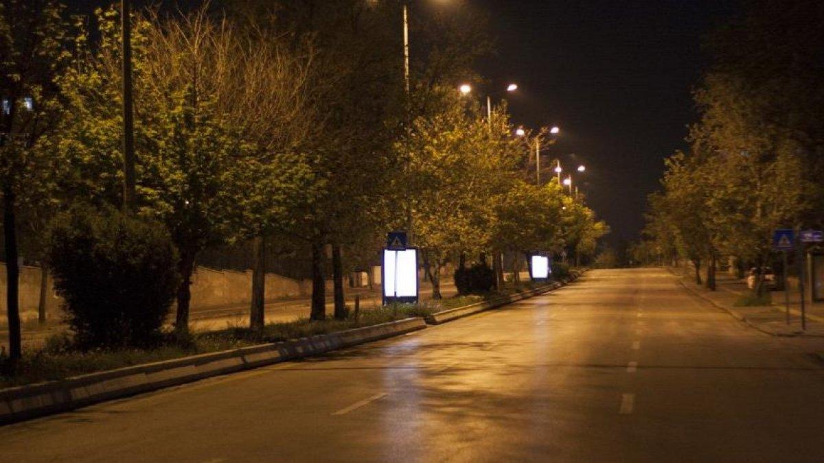 Bu gece yasaklar bitiyor mu? Gece 12'den sonra sokağa çıkma yasağı var mı?