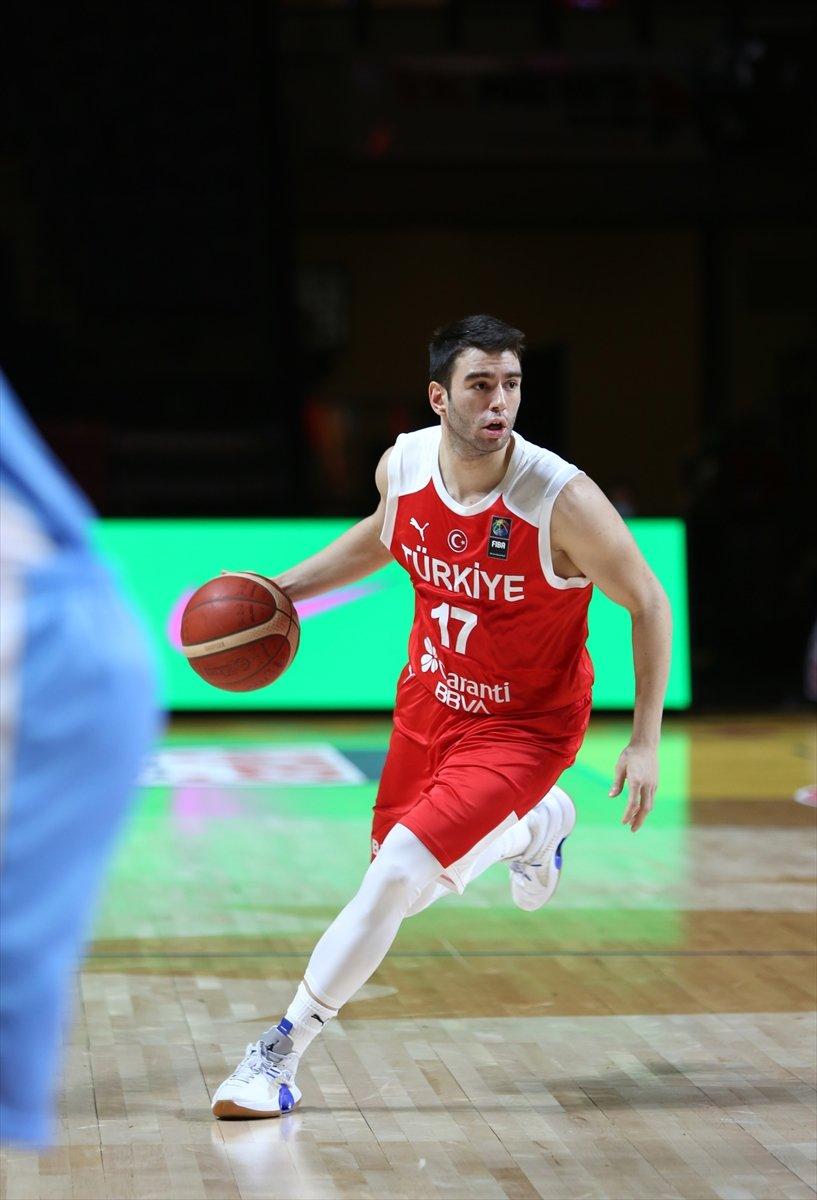 12 Dev Adam, Uruguay'ı yendi