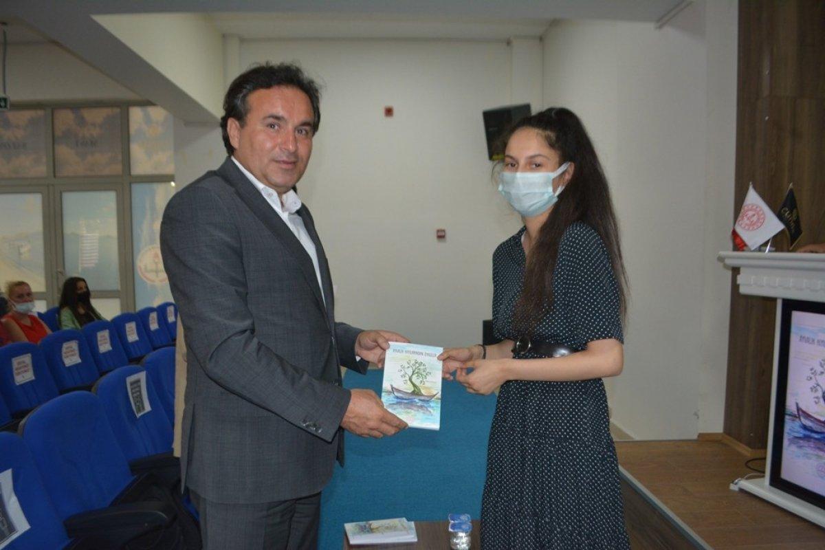 Ayvalık Kıyılarından Öyküler kitabının yazarı öğrencilere ödül yağdı