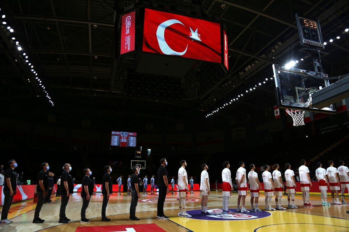 12 Dev Adam, Uruguay'ı yendi