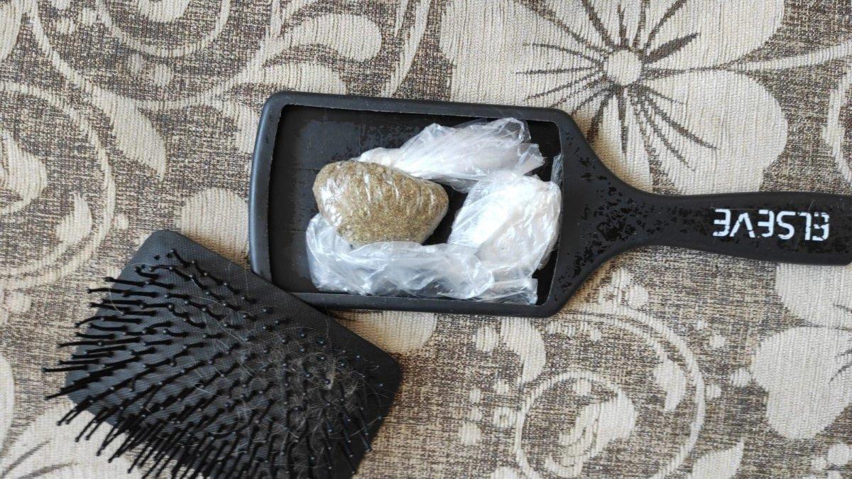 İzmir'de uyuşturucuyu sakladıkları yer polisi bile şaşırttı