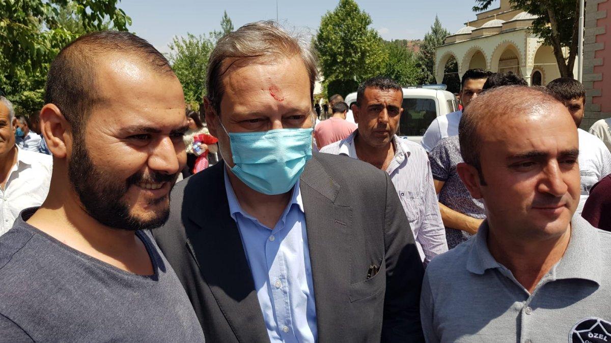 Burak Elmas, Veysel Karani Türbesi'nde kurban kesti