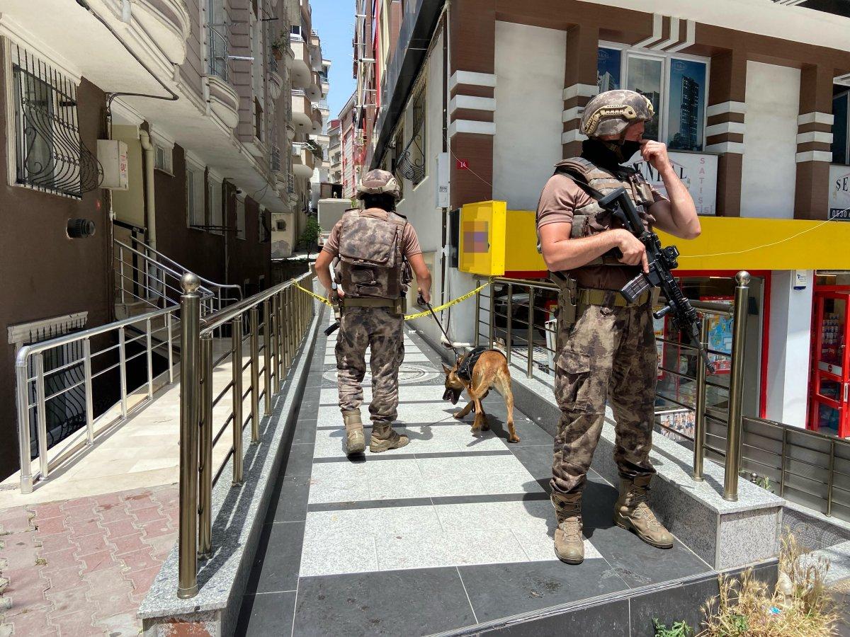 İstanbul'da bir kadın, bekçi sevgilisini rehin aldı