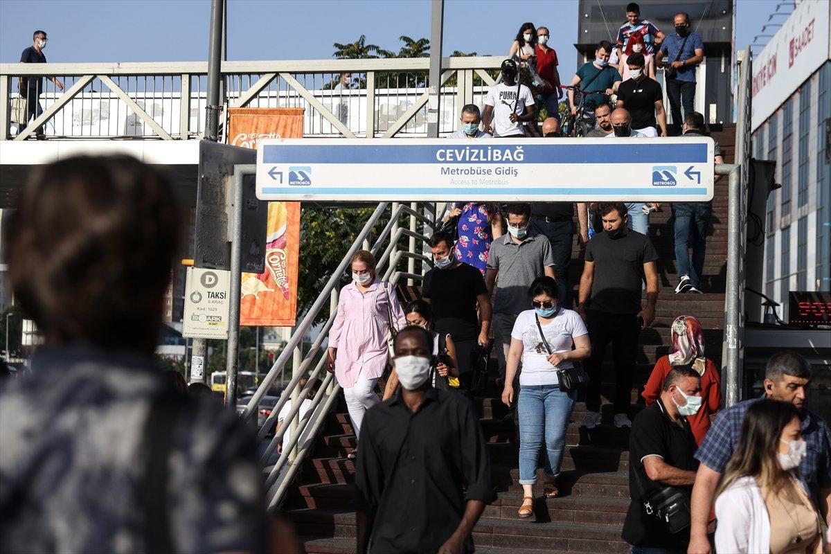 İstanbul’da kısıtlamasız geçen ilk gün yoğun trafik oluştu