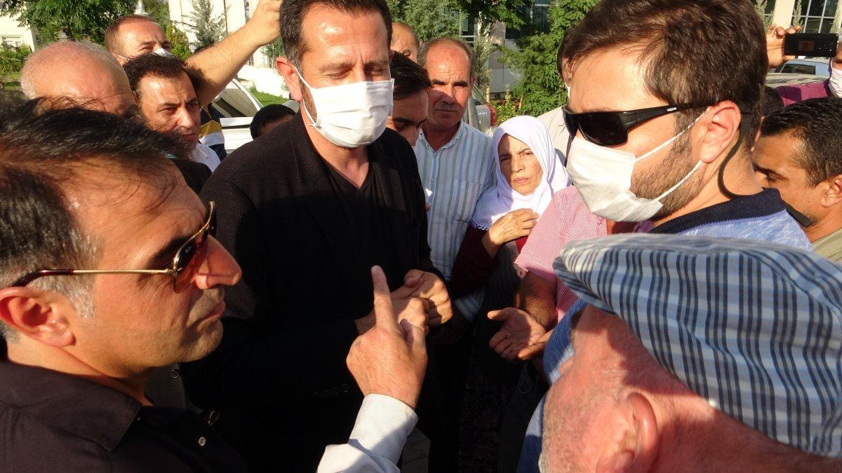 Evlat nöbeti tutan ailelerden CHP’li vekile sert tepki