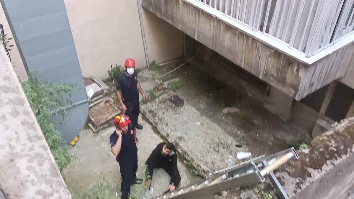 İstanbul'da alacaklılarını dolandırmak isterken apartman boşluğuna düştü