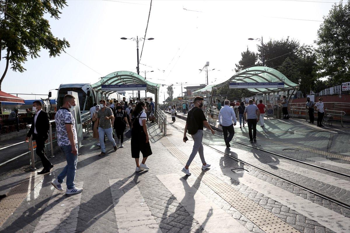 İstanbul’da kısıtlamasız geçen ilk gün yoğun trafik oluştu