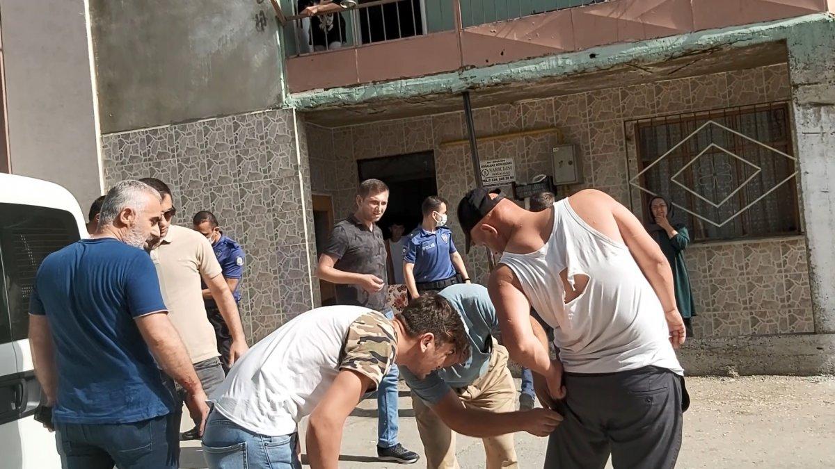 Bursa’da komşuların bıçaklı park yeri kavgası: 9 yaralı