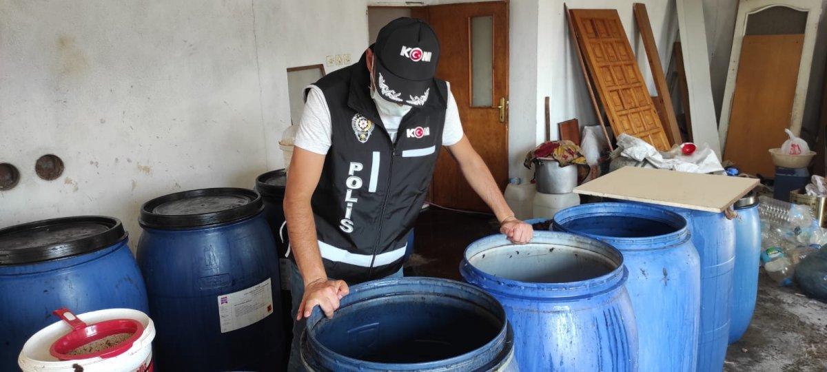 Bursa’da sahte içki operasyonu: 1 ton sahte içki ele geçirildi