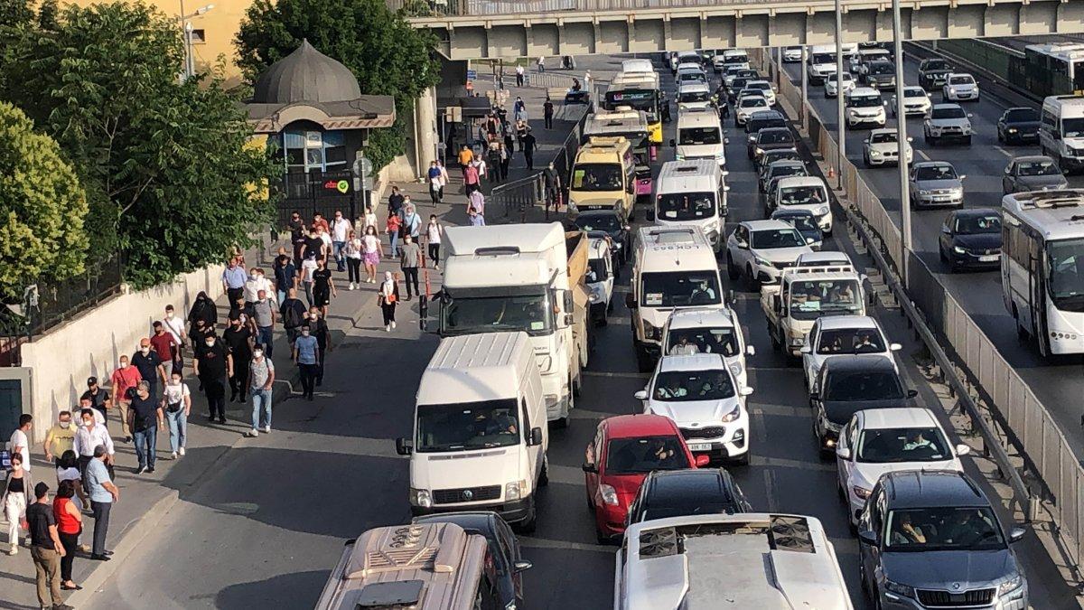 Metrobüs de İstanbul trafiği de 'normale' döndü