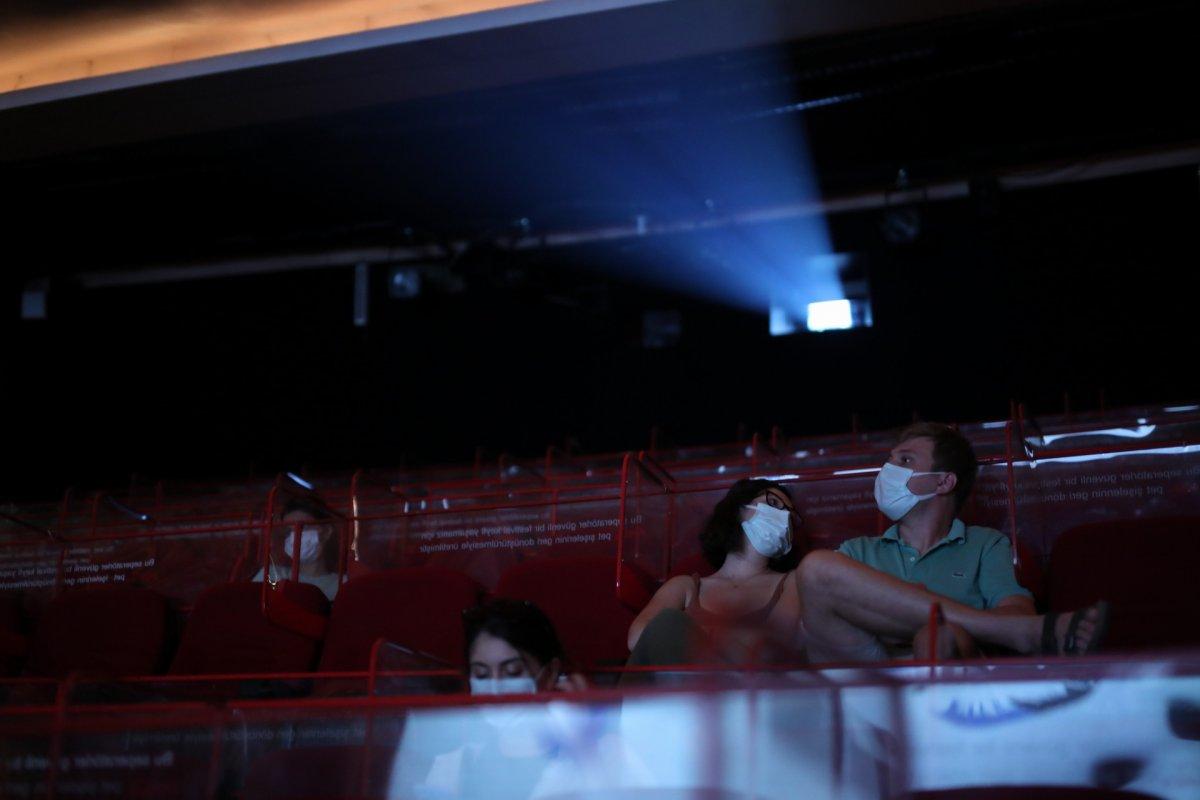 Sinemalar kapılarını açtı