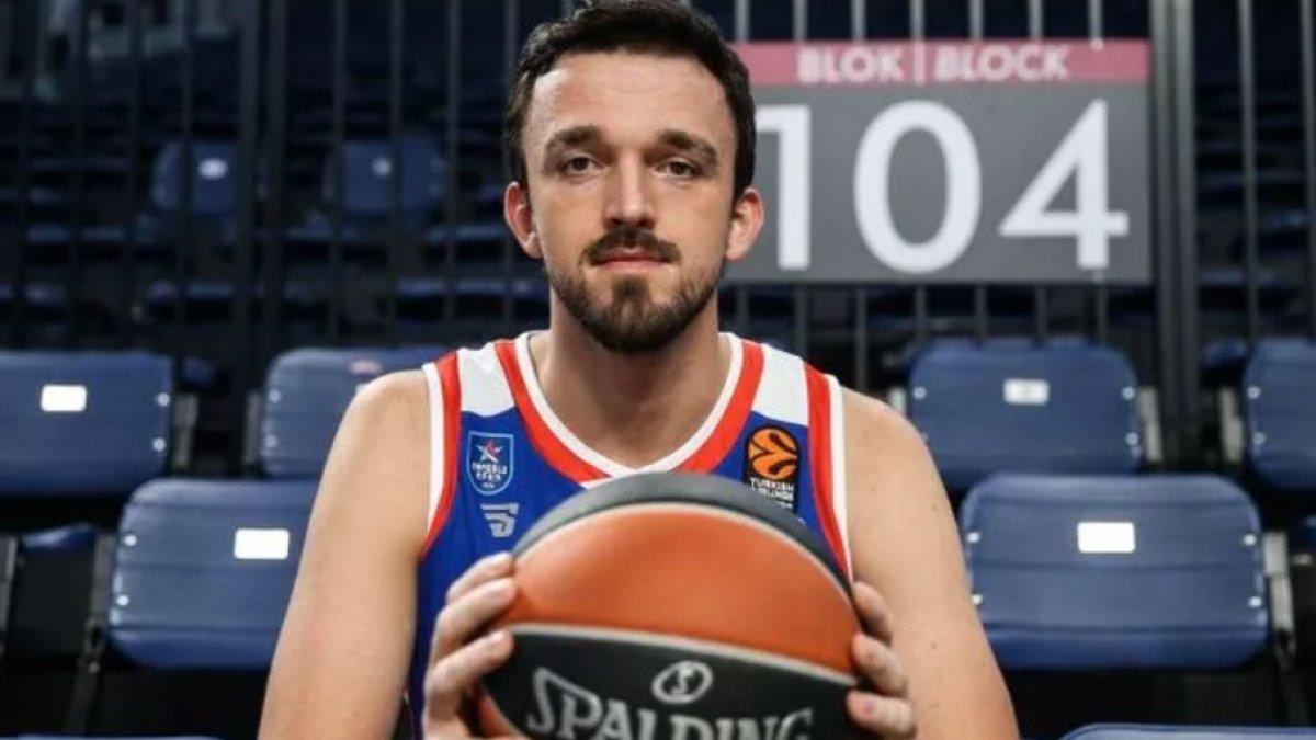 Sertaç Şanlı, Barcelona'da