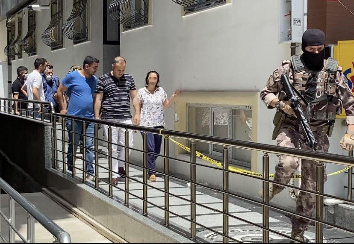 İstanbul'da bir kadın, bekçi sevgilisini rehin aldı