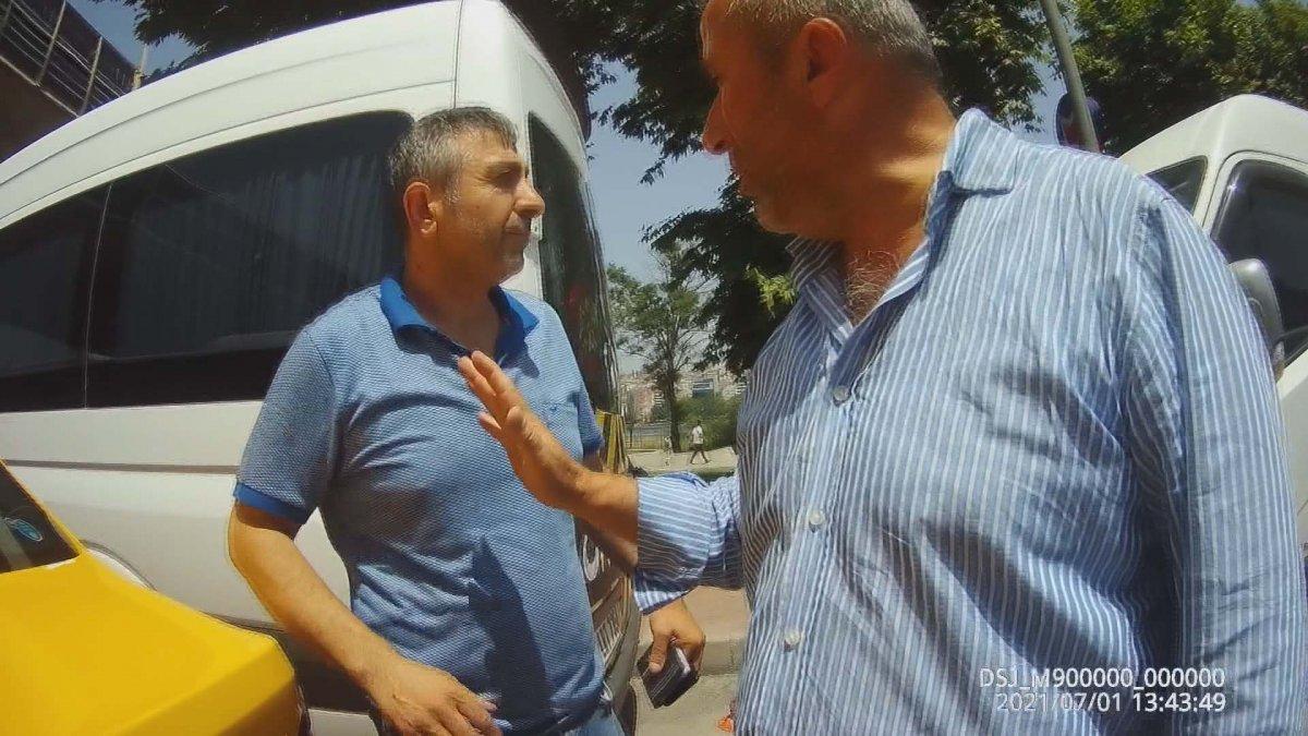 Fatih'te iki taksici sopalarla birbirine saldırdı